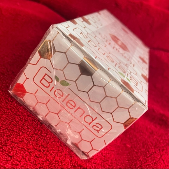 NEW/Sealed Bielenda Revitalizing Anti-Wrinkle Royal Bee Elixir Serum Size: 1oz - Picture 7 of 8